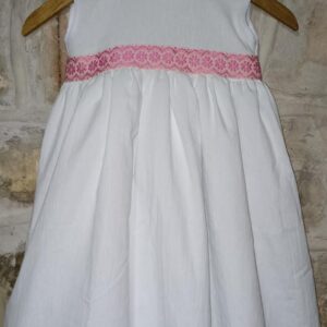 Vestido para bautizo de niña, con aplicación de bordado a mano en técnica de hilvan en talla 2