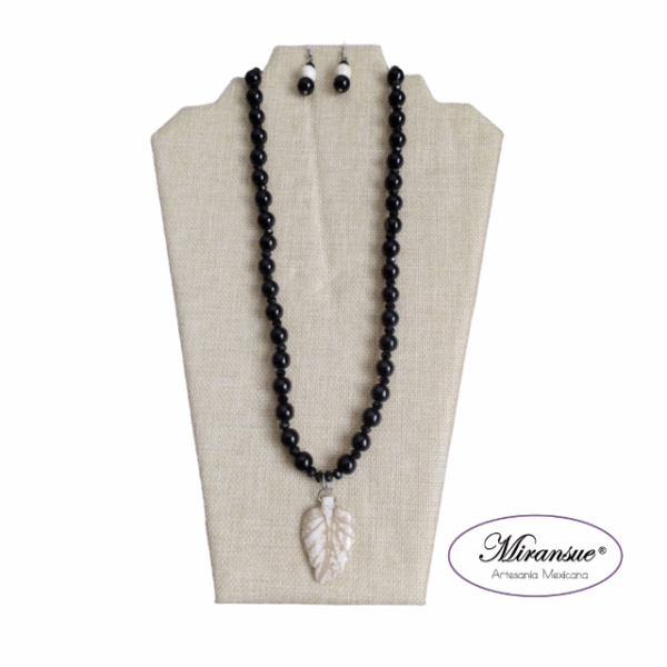 Set de Collar y Aretes 'combinación negro' con vidrio - Colección Hojas