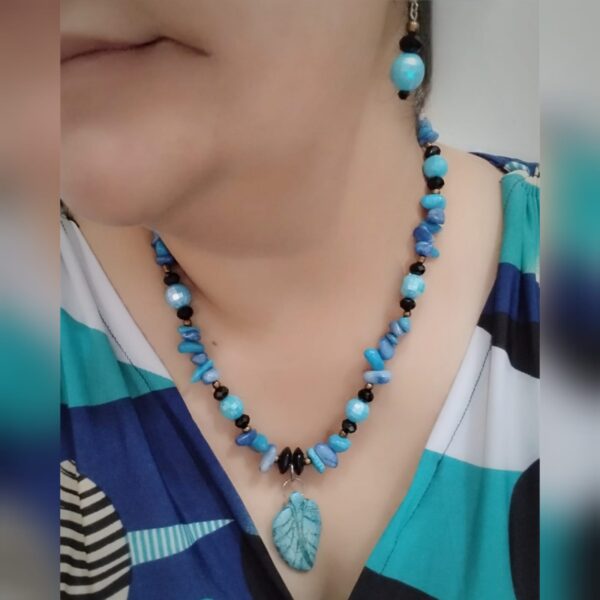 Set de Collar y Aretes 'Hojas Azules' con Piedra de Río - Colección Hojas - Image 2